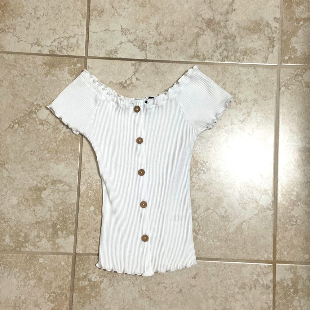 White top with off the shoulder sleeves and brown buttons